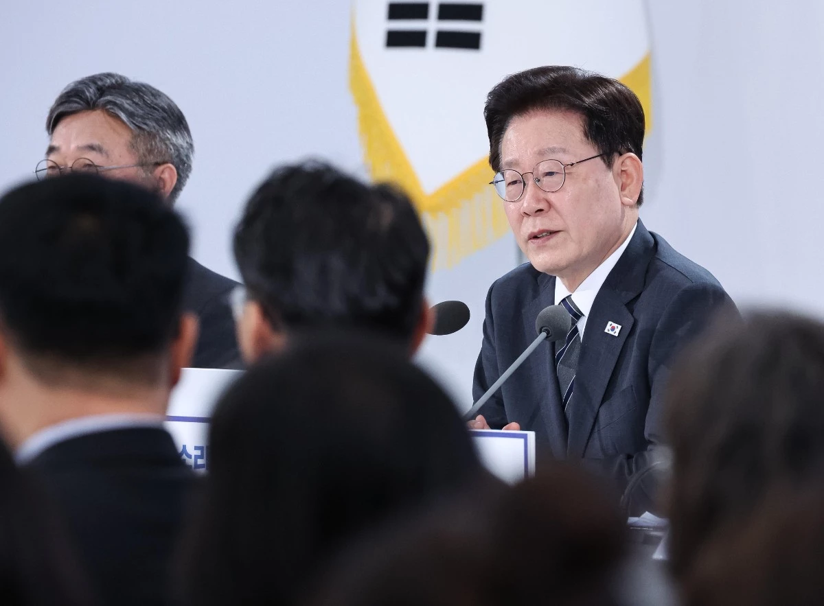 이재명 대통령이 2일 세종에서 열린 민원 혁신 사례보고회에서 발언을 하고 있다. /뉴스1 (청와대통신사진기자단)