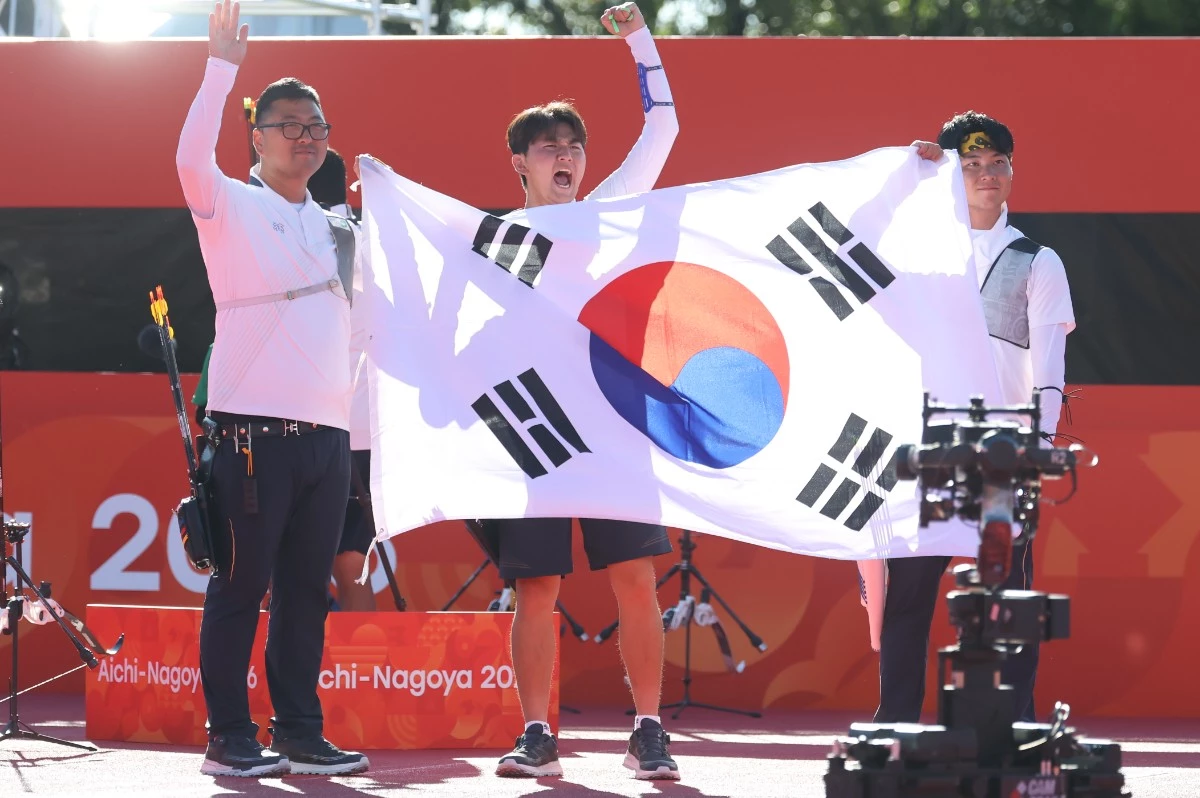 2026 아이치·나고야 아시안게임 양궁 리커브 남자 단체전 결승에서 금메달을 딴 선수들 / 뉴스1