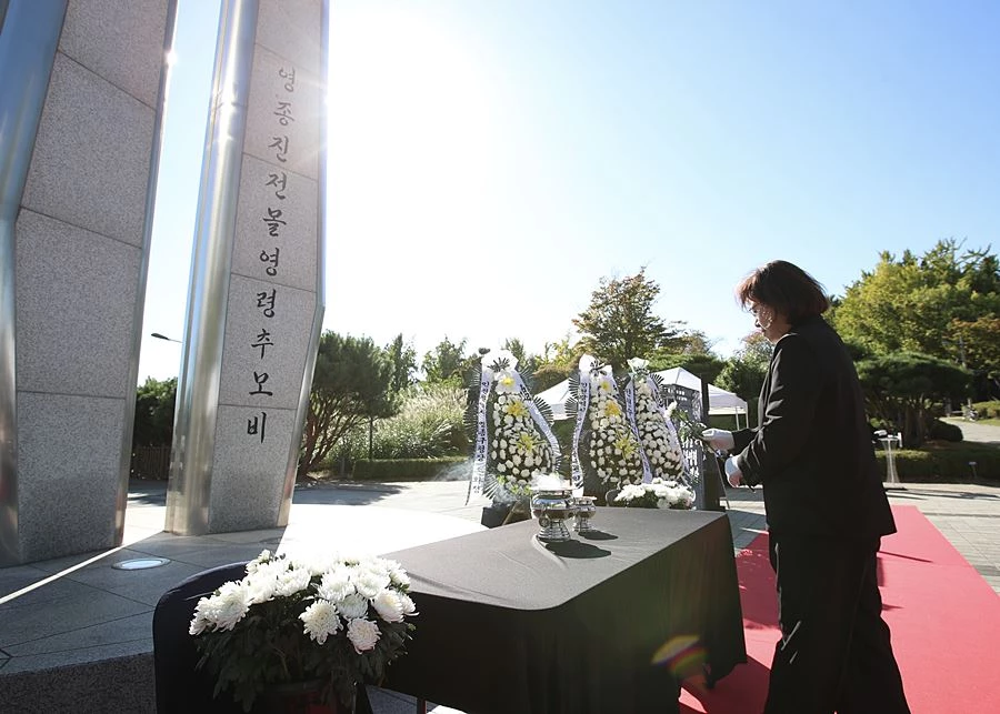 '선조들의 희생 잊지 않겠다' 손화정 영종구청장, 영종진 전몰 영령 추모