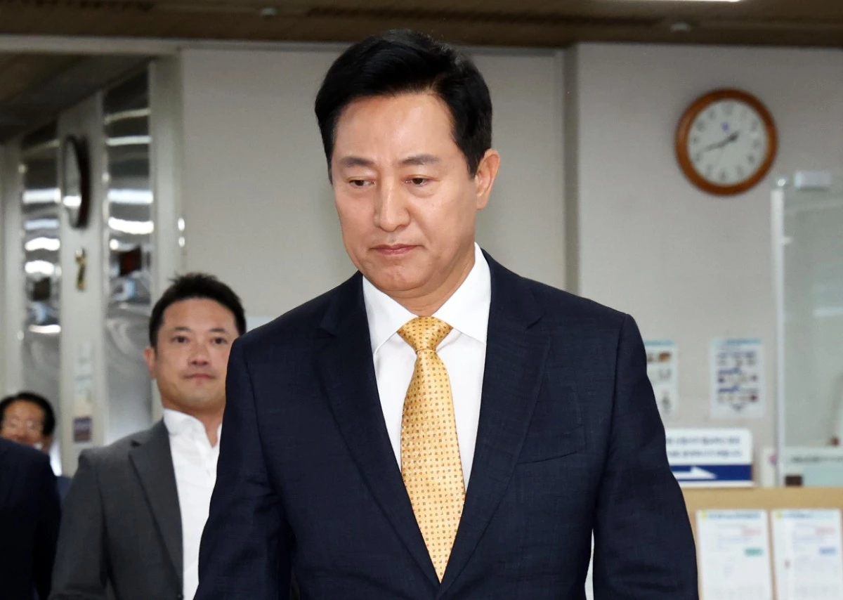 명태균 여론조사비 대납 의혹을 받는 오세훈 서울시장이 2일 오후 서울 서초구 고등법원에서 열린 정치자금법 위반 혐의 항소심 결심 공판에 출석하고 있다. / 뉴스1