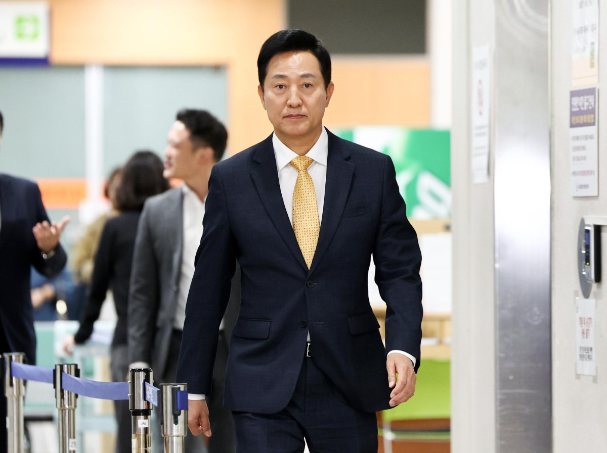 명태균 여론조사비 대납 의혹을 받는 오세훈 서울시장이 2일 오후 서울 서초구 고등법원에서 열린 정치자금법 위반 혐의 항소심 결심 공판에 출석하고 있다. / 뉴스1
