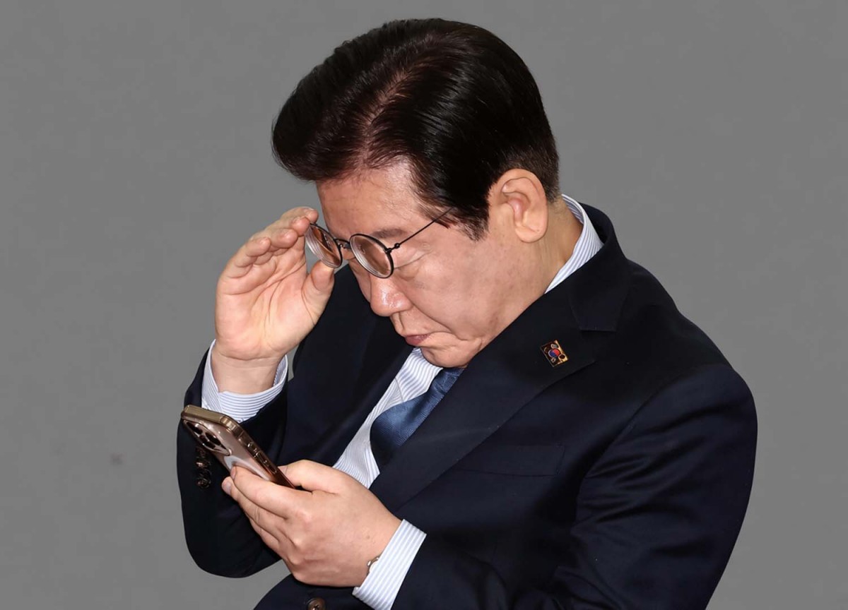 이 대통령, 새벽 1시에도 SNS… 네티즌과 설전까지