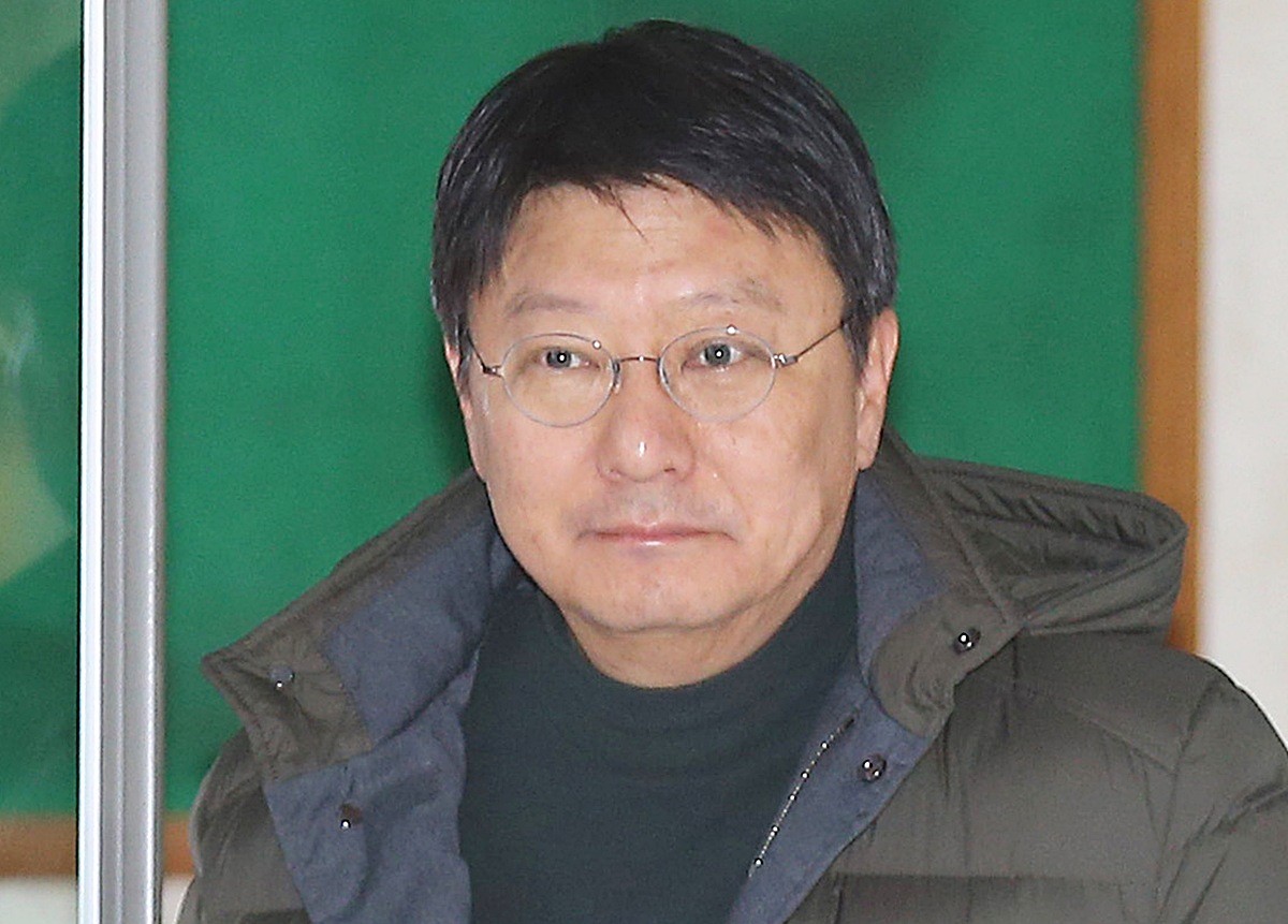 고(故) 박정희 전 대통령의 아들 박지만 EG 회장. 기사 이해를 돕기 위한 자료 사진. 박지만 회장은 3일 보도된 조선일보 인터뷰에서 영화 '암살자(들)' 논란과 관련해 '온 국민이 TV 생중계로 광복절 기념식을 지켜봤고 재일교포 문세광의 단독 범행으로 명백히 밝혀진 사건이 왜 지금 의혹의 대상이 돼 영화로까지 만들어졌는지 이해할 수 없다'라며 '아버지(박정희)가 어머니 암살의 배후라니, 우리 아버지가 그렇게 미운가?'라며 씁쓸해했다. / 연합뉴스