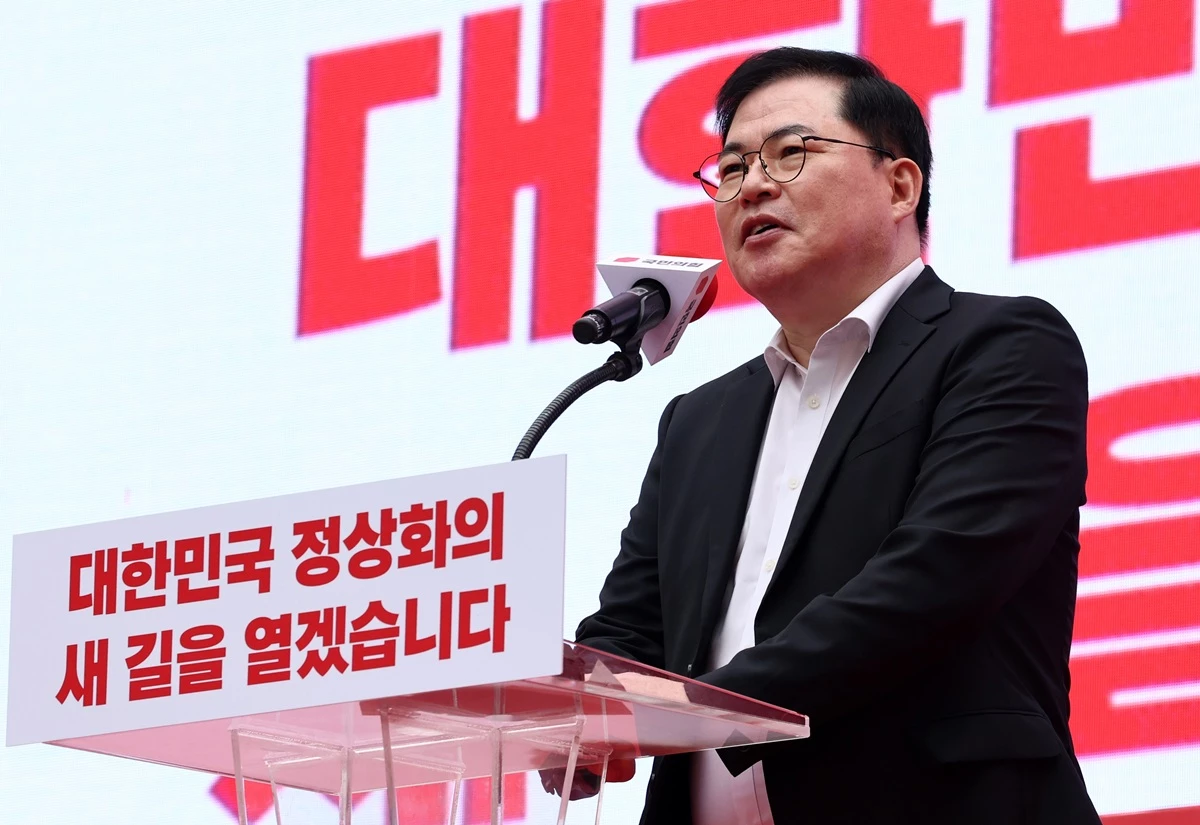 유동규 전 성남도시개발공사 기획본부장이 3일 오후 서울 중구 숭례문 앞에서 열린 국민의힘 민생회복·안보수호 국민행동대회에서 발언하고 있다. 유 전 본부장은 '이재명은 법원에서 공식 인정한 거짓말쟁이다. 반드시 재판받아야 한다'라고 말했다. 국민의힘은 이날 집회에서 검찰청 폐지와 북한군 지뢰 폭발 사고, 이재명 대통령 재판 문제를 집중적으로 비판했다. / 뉴스1