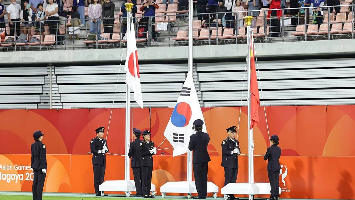 지난 3일 일본 아이치현 도요타 스타디움에서 열린 2026 아이치·나고야 아시안게임 축구 결승전 시상식에서 태극기가 게양되지 않고 있다 / 뉴스1