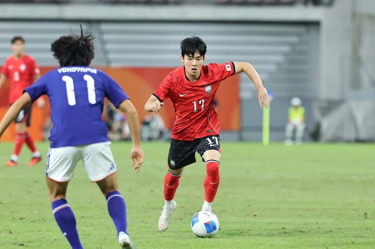 3일 일본 아이치현 도요타 스타디움에서 열린 2026 아이치·나고야 아시안게임 남자 축구 결승전 대한민국과 일본의 경기, 대한민국 양민혁이 상대 문전을 향해 드리블을 하고 있다. / 뉴스1