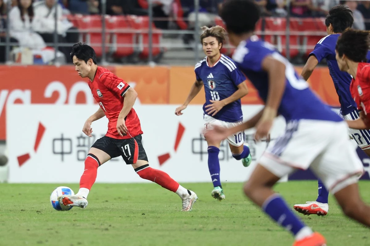3일 일본 아이치현 도요타 스타디움에서 열린 2026 아이치·나고야 아시안게임 축구 결승전 대한민국과 일본의 경기, 대한민국 양민혁이 상대 문전을 향해 드리블을 하고 있다.  / 뉴스1