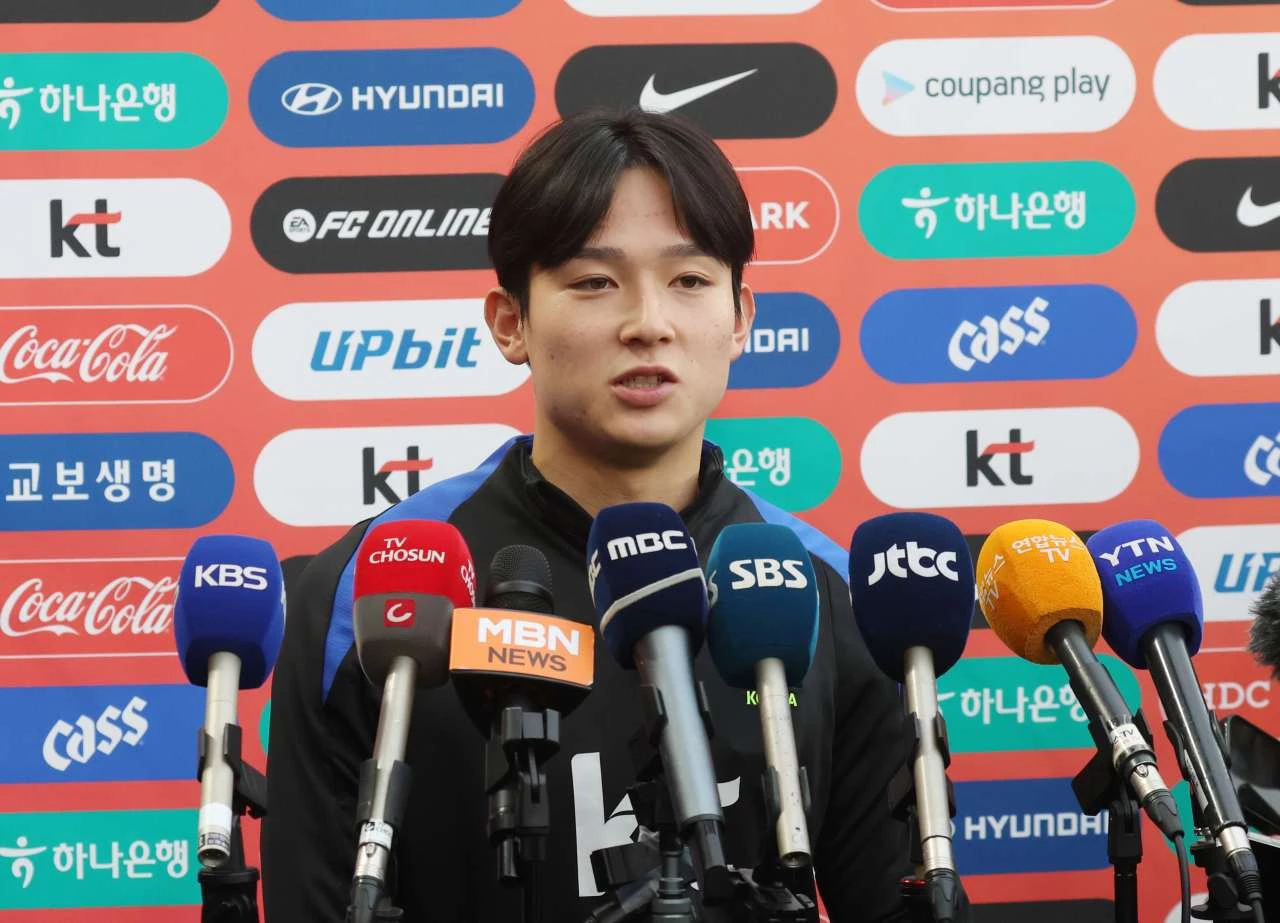 대한민국 축구 국가대표팀 양민혁이 지난해 11월 11일 충남 천안시 서북구 대한민국축구종합센터에서 인터뷰를 하고 있다. / 뉴스1
