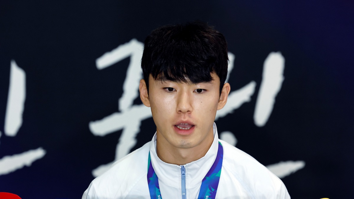 "군대가 혐오 시설인가"… 금메달 따고도 귀국길 침울·고개 숙인 한국 축구 대표팀 상황