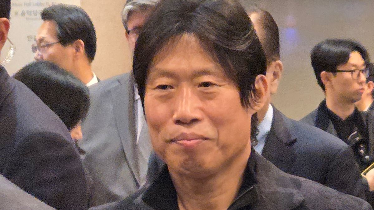 역사 왜곡 '암살자(들)' 논란에 집 앞 집회까지… 유해진 측 결국 이런 입장 내놨다