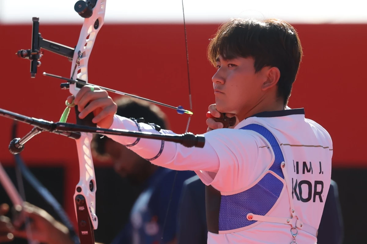 대한민국 김제덕이 지난 2일 일본 오카자키 중앙종합공원 다목적광장에서 열린 2026 아이치·나고야 아시안게임 양궁 리커브 남자 단체전 결승 대한민국과 인도의 경기에서 활시위를 당기고 있다.  / 뉴스1