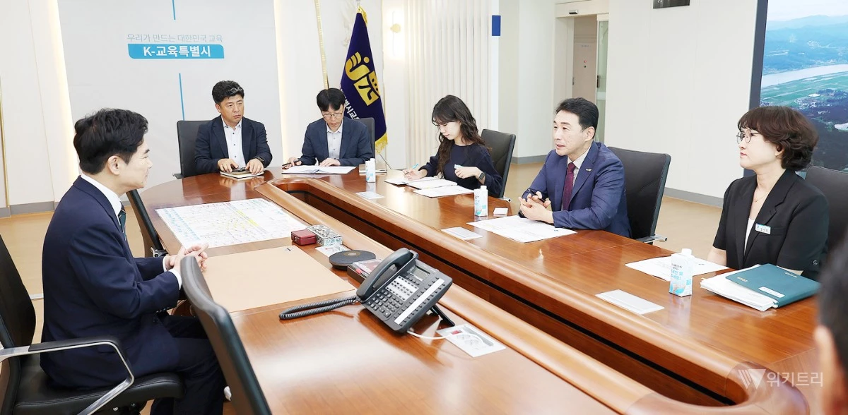 이남오 함평군수가김대중 전남광주통합특별시교육감과 면담을 하고있다. / 함평군