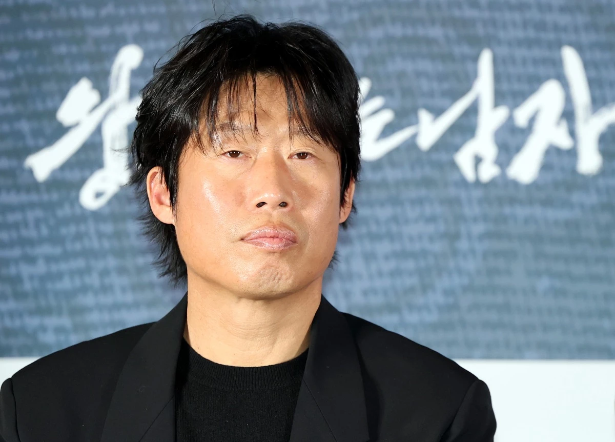 배우 유해진이 지난 1월 서울 강남구 코엑스 메가박스점에서 열린 영화 ‘왕과 사는 남자’ 기자간담회에서 취재진 질문을 듣고 있다.  / 뉴스1
