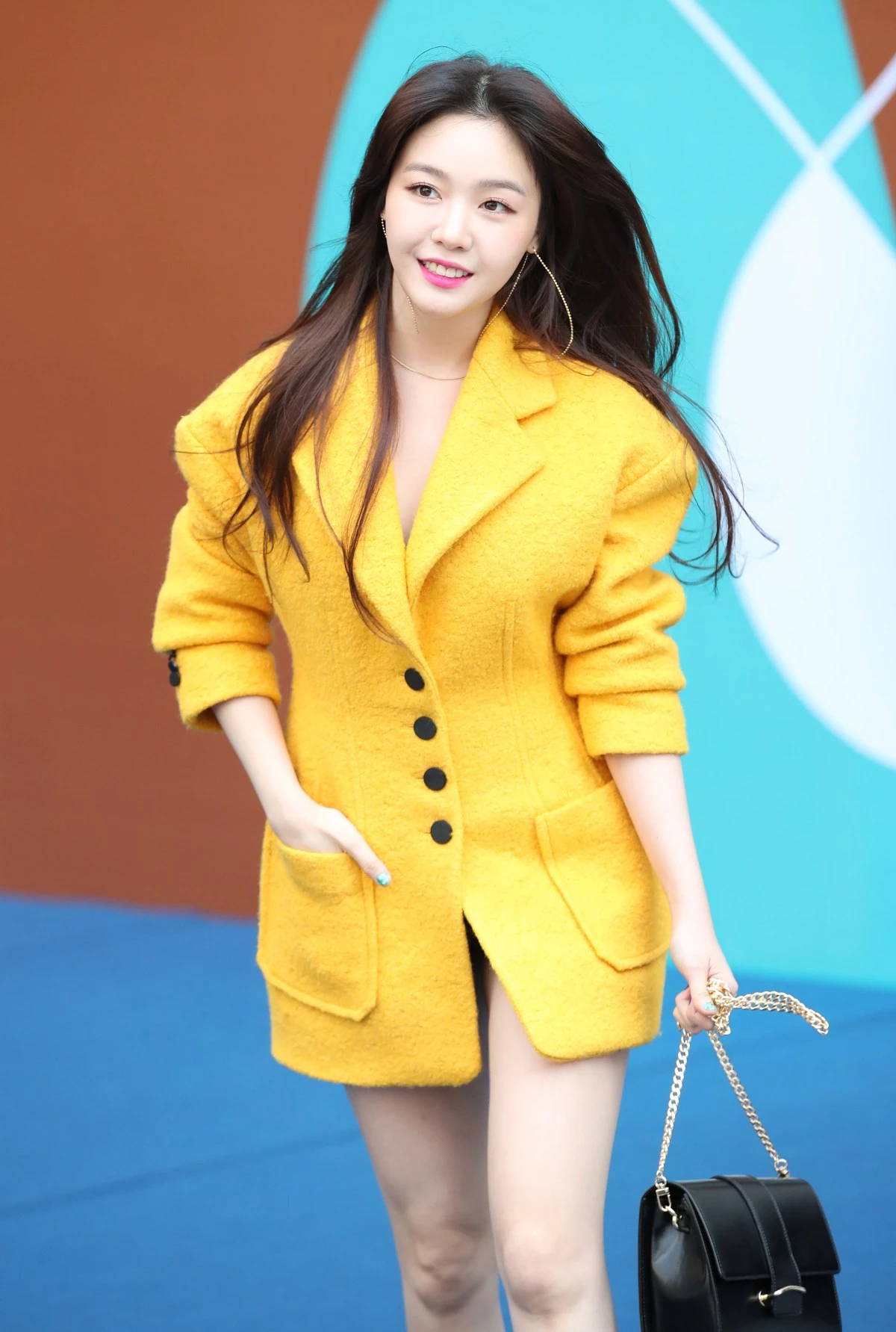 걸스데이 민아가 2018년 서울 중구 동대문디자인플라자(DDP)에서 열린 2018 F/W 헤라 서울패션위크 참스(CHARMS)컬렉션에 참석하고 있다. / 뉴스1