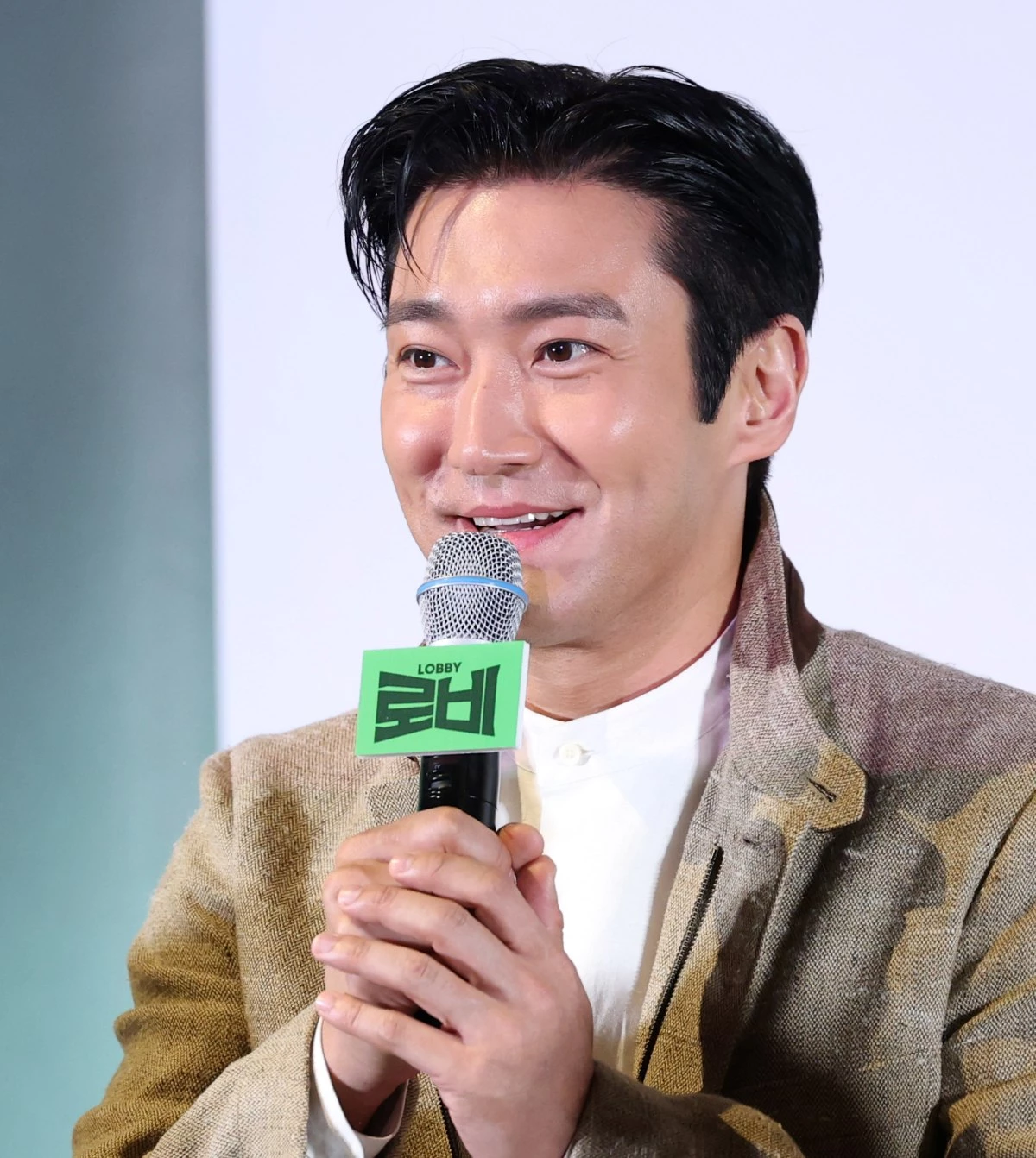 배우 최시원이 지난해 서울 용산구 CGV 용산점에서 열린 영화 '로비'(감독 하정우) 언론시사회 및 기자간담회에 참석해 포즈를 취하고 있다. / 뉴스1