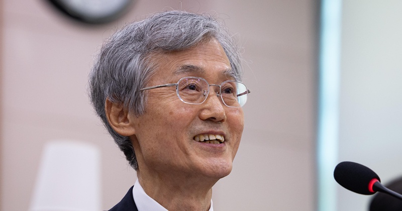 조희대, 와인 구입비 1억인데 “술 한 방울도 안 마신다”