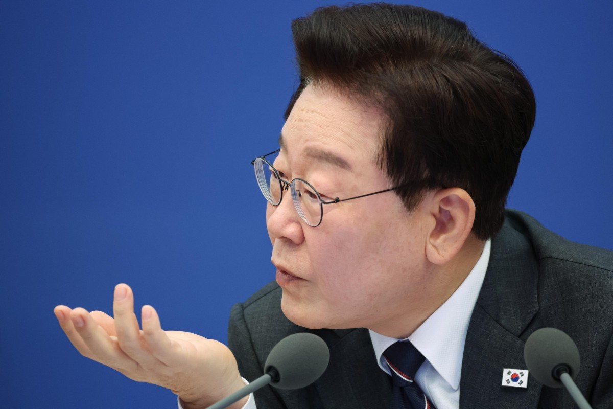 재명 대통령이 6일 청와대에서 열린 국무회의에서 발언을 하고 있다.  / 뉴스1