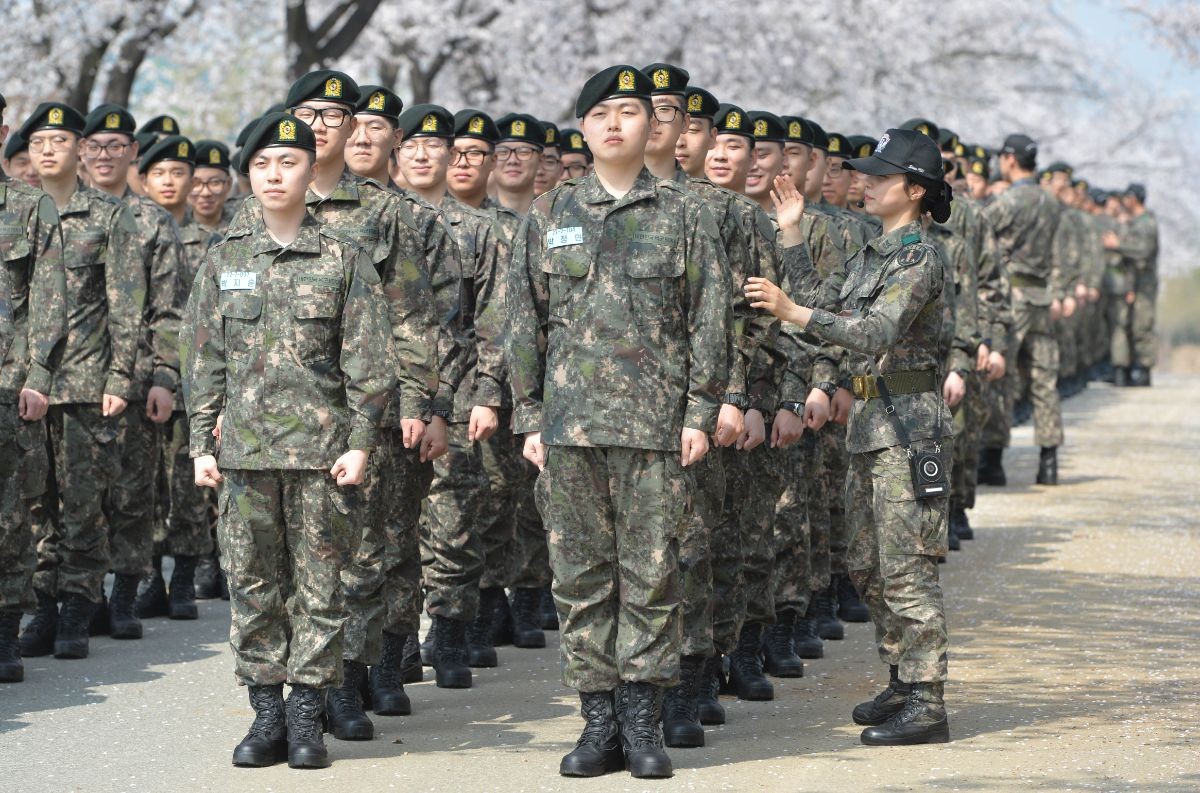 충남 논산 육군훈련소에서 제식훈련을 하고 있는 훈련병들 / 뉴스1