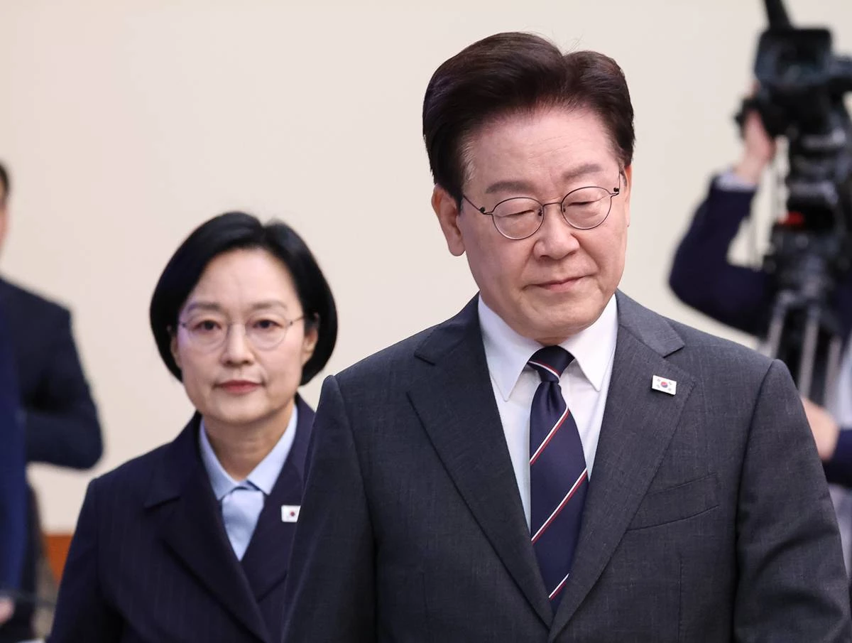 이재명 대통령이 6일 청와대에서 열린 국무회의에 입장하고 있다 / 뉴스1