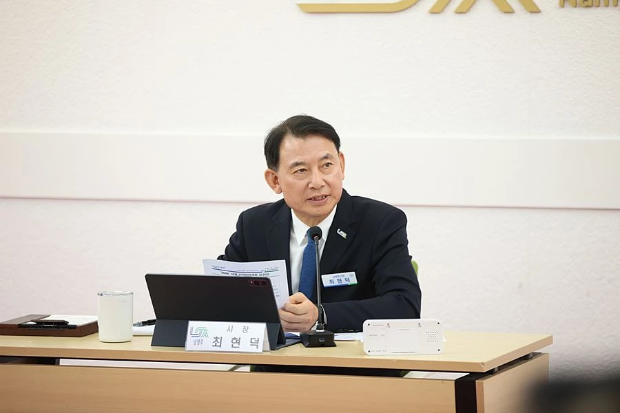 최현덕 남양주시장이 6일 시청 여유당에서 열린 시정현안토론회에서 말씀 중이다
