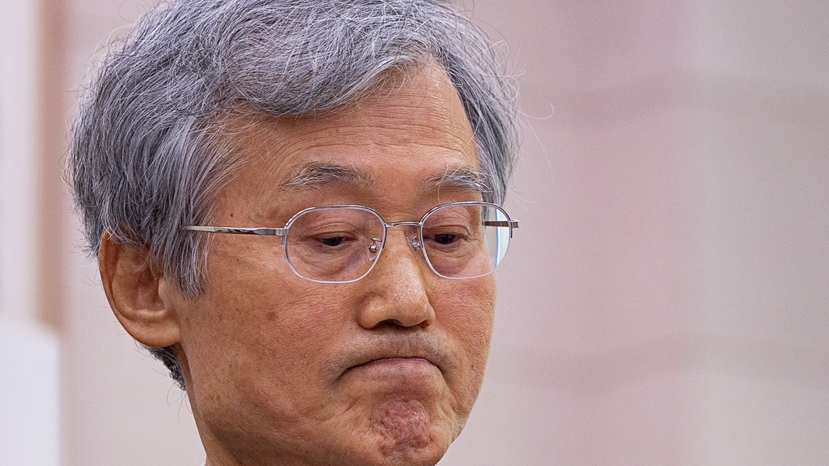 조희대 대법원장이 6일 서울 여의도 국회에서 열린 법제사법위원회의 대법원 등에 대한 국정감사에 출석해 굳은 표정을 짓고 있다. / 뉴스1