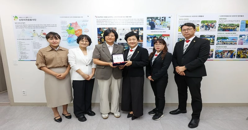 포항시한궁협회가 신천지자원봉사단 포항지부에  감사패 전달