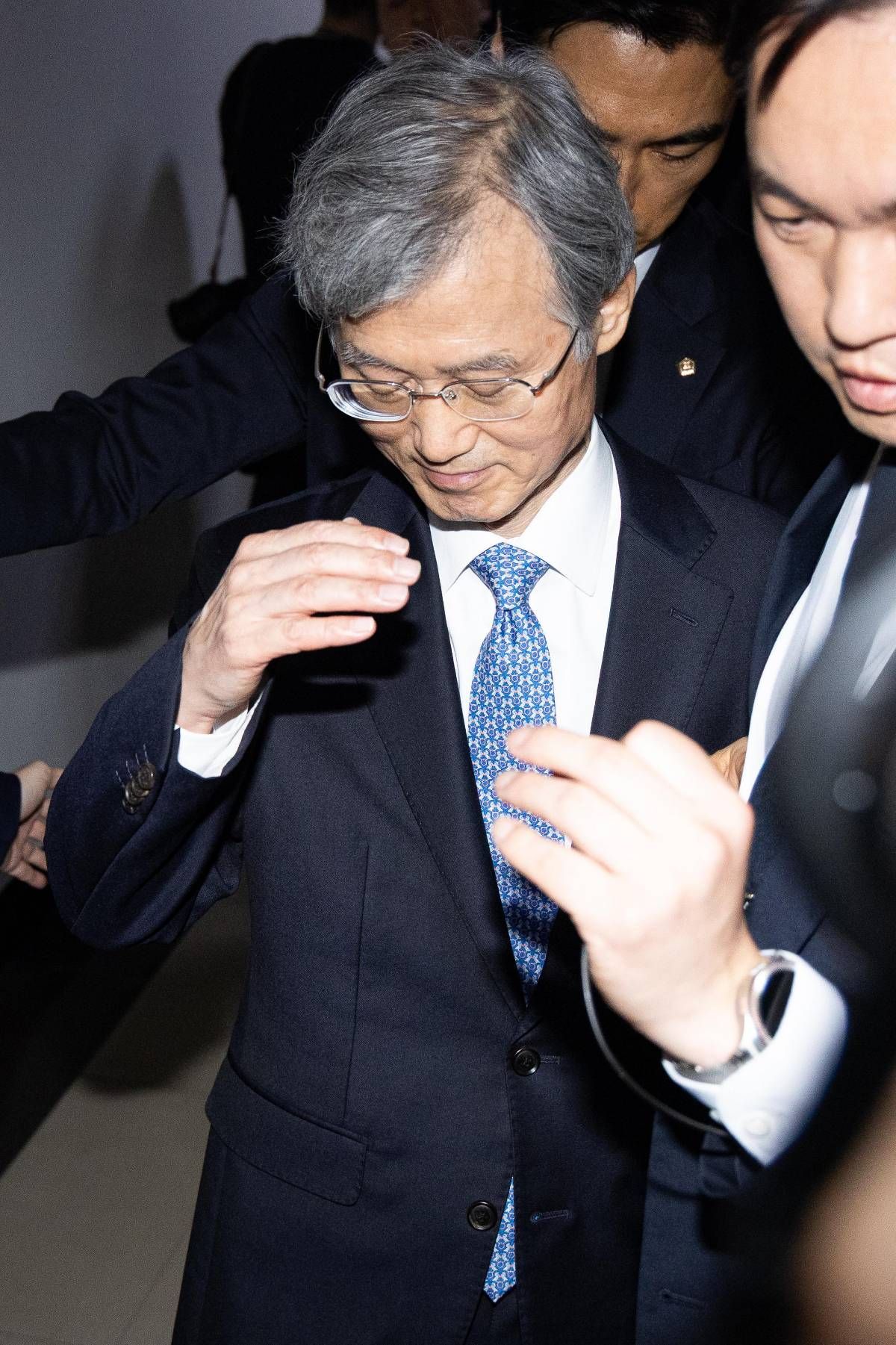 조희대 대법원장이 6일 서울 여의도 국회에서 열린 법제사법위원회의 대법원 등에 대한 국정감사 오전 감사중지 후 이동하고 있다. / 뉴스1