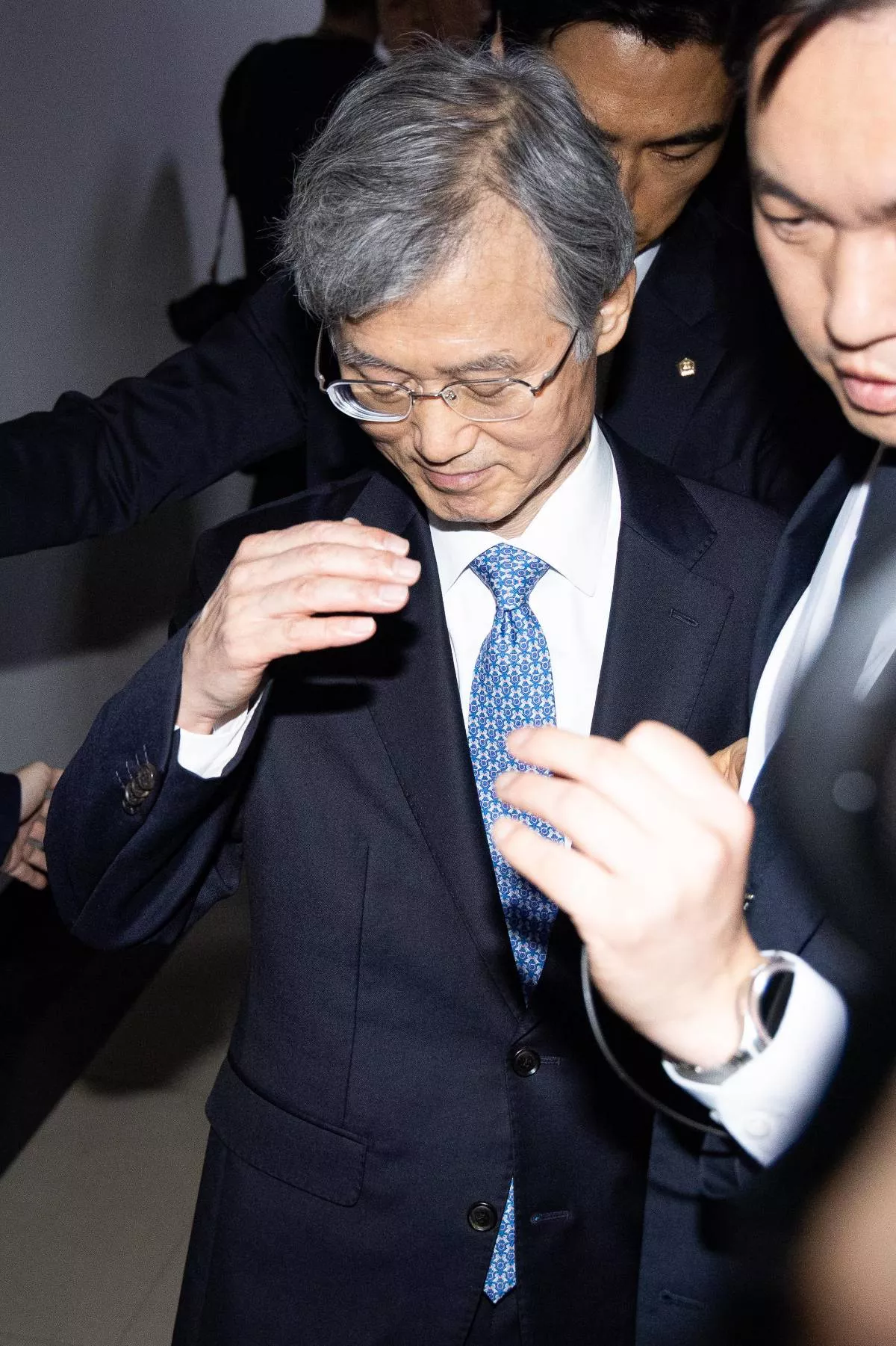 조희대 대법원장이 6일 서울 여의도 국회에서 열린 법제사법위원회의 대법원 등에 대한 국정감사 오전 감사중지 후 이동하고 있다. / 뉴스1