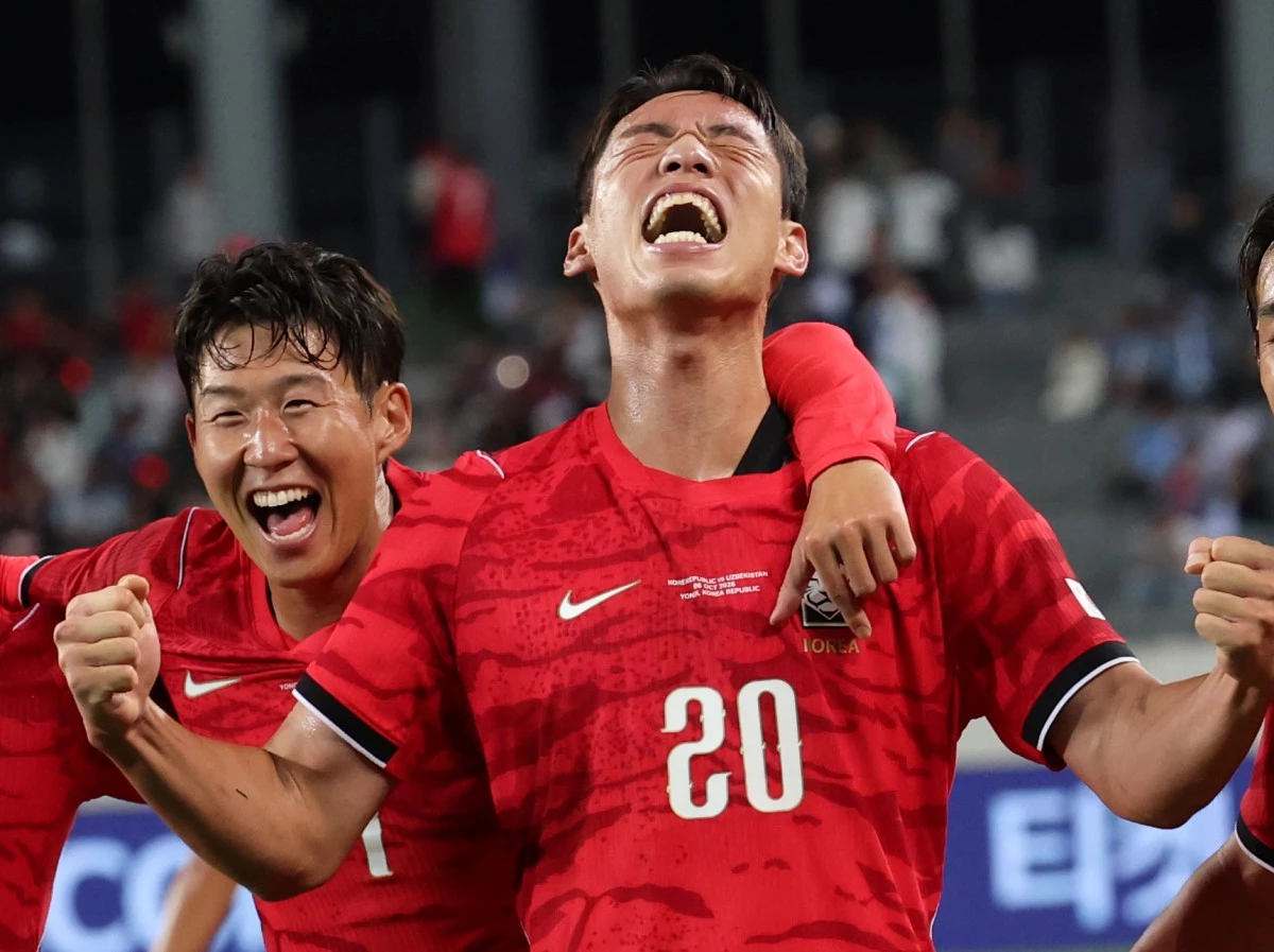 지난 6일 경기 용인시 처인구 용인미르스타디움에서 열린 축구 국가대표 평가전 대한민국과 우즈베키스탄의 경기, 오세훈이 득점 후 손흥민과 함께 기뻐하고 있다. / 뉴스1
