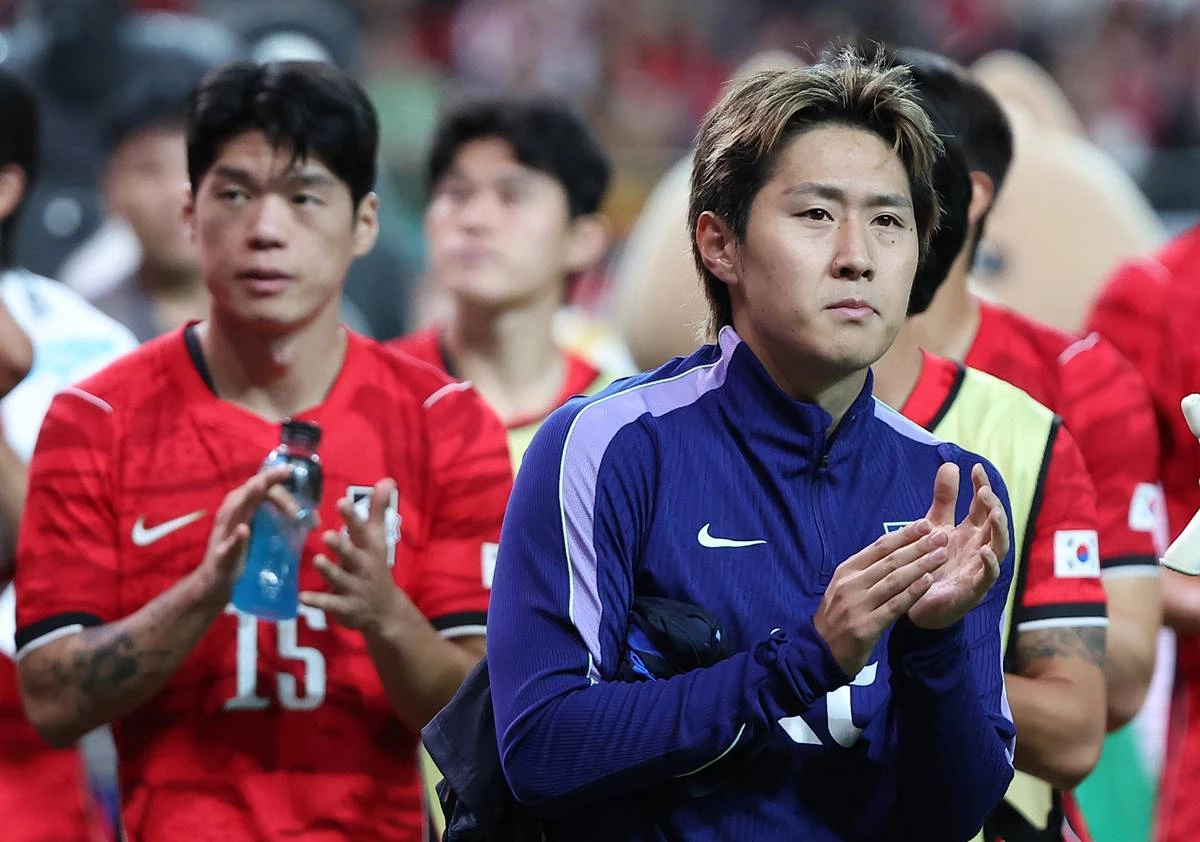 인사하는 한국 축구대표팀 이강인 / 뉴스1