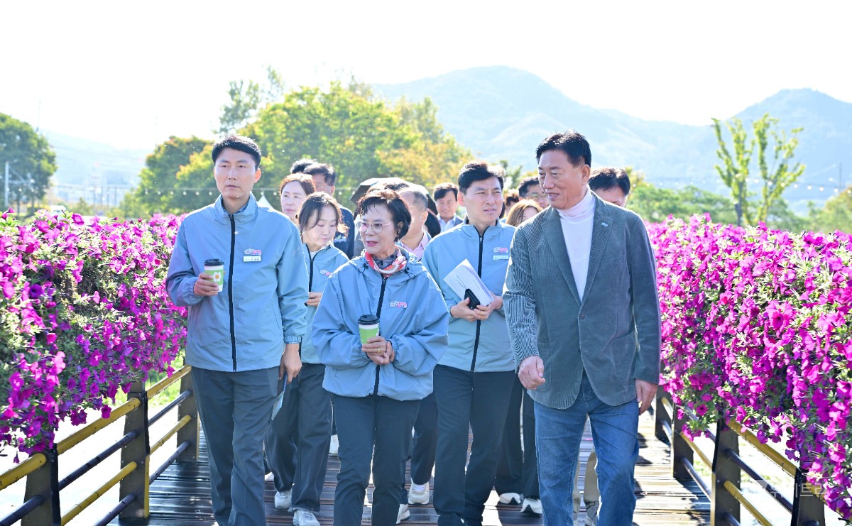 장성 황룡강 가을꽃축제 개막 임박…김한종 군수 현장점검 총력