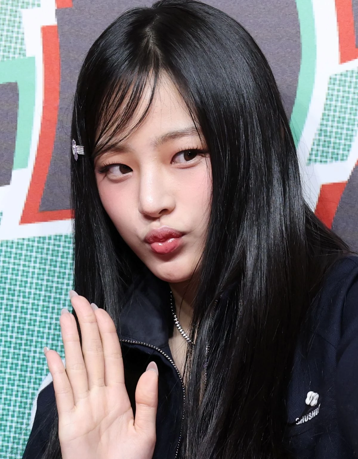 뉴진스 민지가 크리스마스인 25일 인천 인스파이어 아레나에서 열린 ‘2024 SBS 가요대전’(이하 ‘가요대전’) 레드카펫 행사에 참석해 포즈를 취하고 있다. / 뉴스1