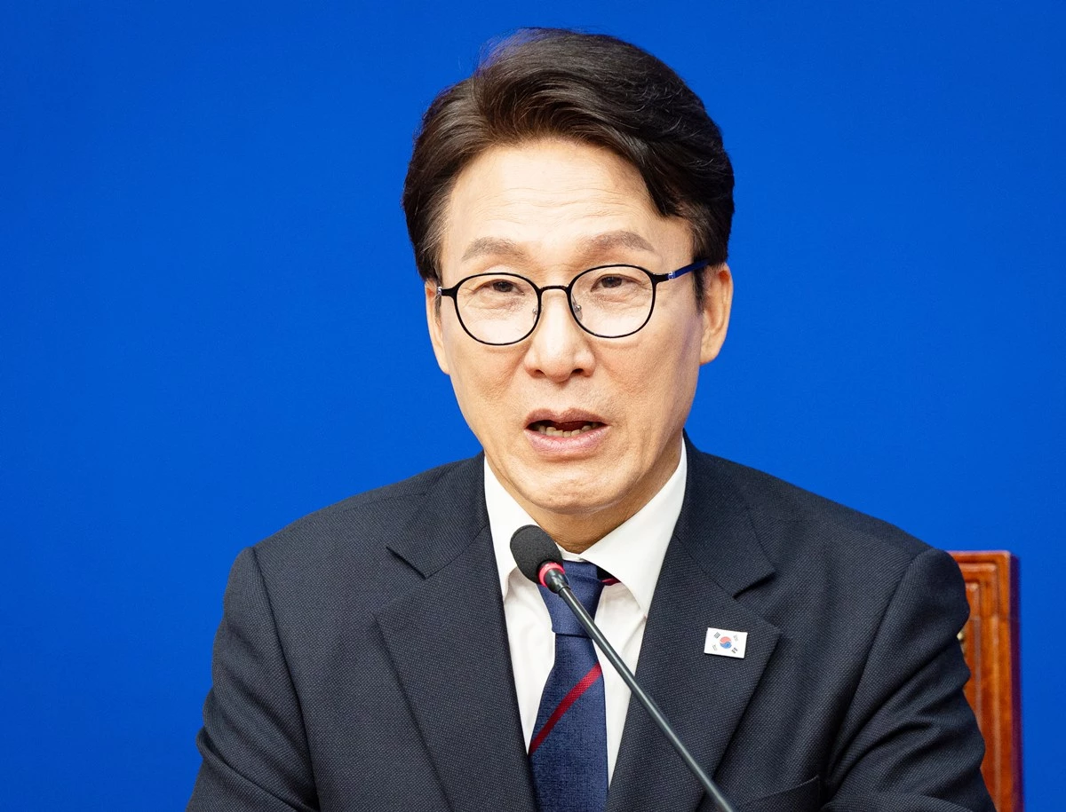 김민석 더불어민주당 대표. 기사 이해를 돕기 위한 자료 사진. 김민석 대표는 대법관 후보자 재제청 문제와 관련해 헌법에 근거가 없다고 언급한 조희대 대법원장을 향해 '그런 문제를 처리하지 못한다면 그만두는 것이 낫다'라고 말했다. 김 대표는 7일 유튜브 채널 '민주당TV'의 '민티 07'에 출연해 이런 입장을 밝혔다. / 뉴스1