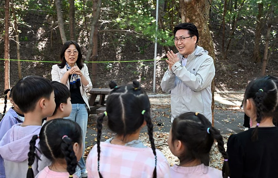 '아이들과 숲에서 맞은 취임 100일' 김원기 의정부시장 '일상동행' 실천