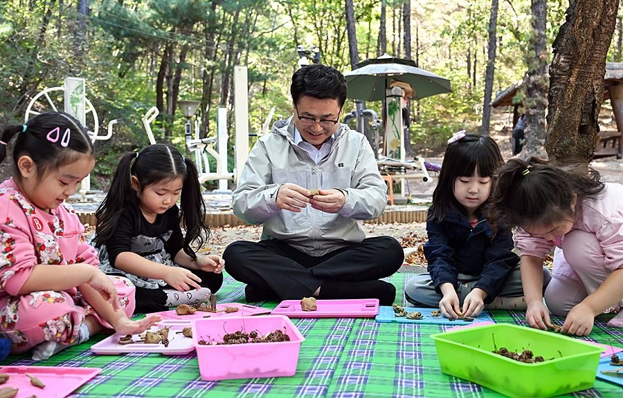 '아이들과 숲에서 맞은 취임 100일' 김원기 의정부시장 '일상동행' 실천