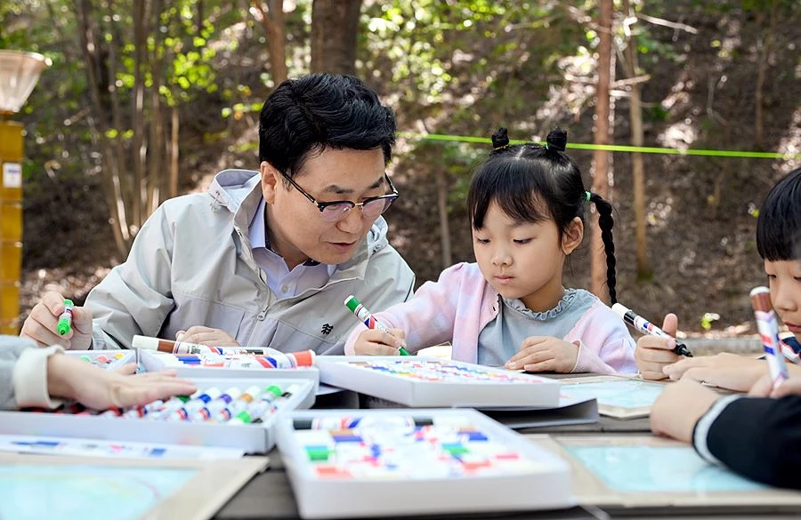 '아이들과 숲에서 맞은 취임 100일' 김원기 의정부시장 '일상동행' 실천