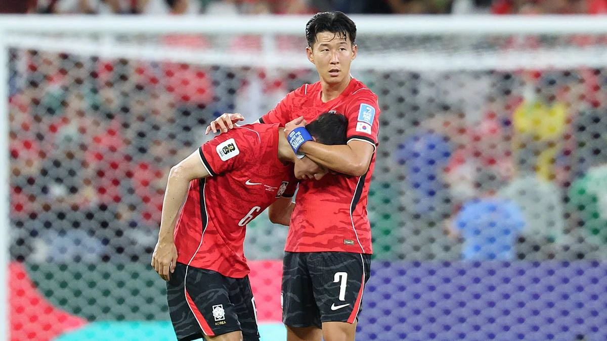 사진은 기사와 무관. 대한민국 축구국가대표팀 손흥민이 지난 6월 24일(현지시간) 멕시코 몬테레이 스타디움에서 열린 2026 북중미 월드컵 A조 조별리그 3차전 대한민국과 남아프리카 공화국의 경기에서 0-1로 패한 뒤 아쉬워 하고 있다 / 뉴스1
