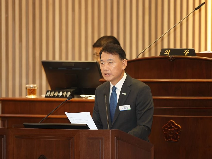 최현덕 남양주시장이 7일 남양주시의회 임시회에서 2026년도 제2회 추가경정예산안 주요 내용을 설명하고 있다
