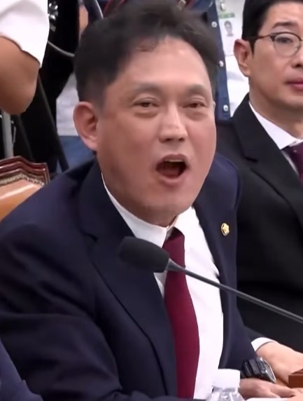국감장서 목소리 높이는 김태규 의원. 유튜브 '오마이TV'