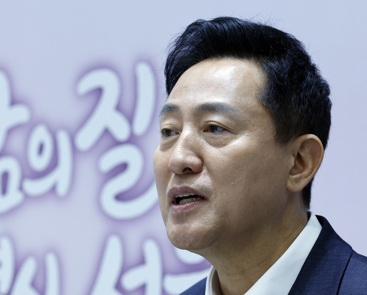 오세훈 서울시장이 7일 오전 서울시 중구 서울시청 대회의실에서 가진 민선9기 서울특별시장 취임 100일 기자간담회에서 취재진의 질문에 답하고 있다. 오 시장은 '명태균 여론조사비 대납 의혹'과 관련해 '그동안 무리하게 수사했던 특검이 책임질 시점이 다가오고 있다'라고 주장했다. 오 시장은 이날 서울시청에서 열린 '민선9기 취임 100일 기자간담회'에서 관련 질문을 받고 이렇게 말했다. / 뉴스1