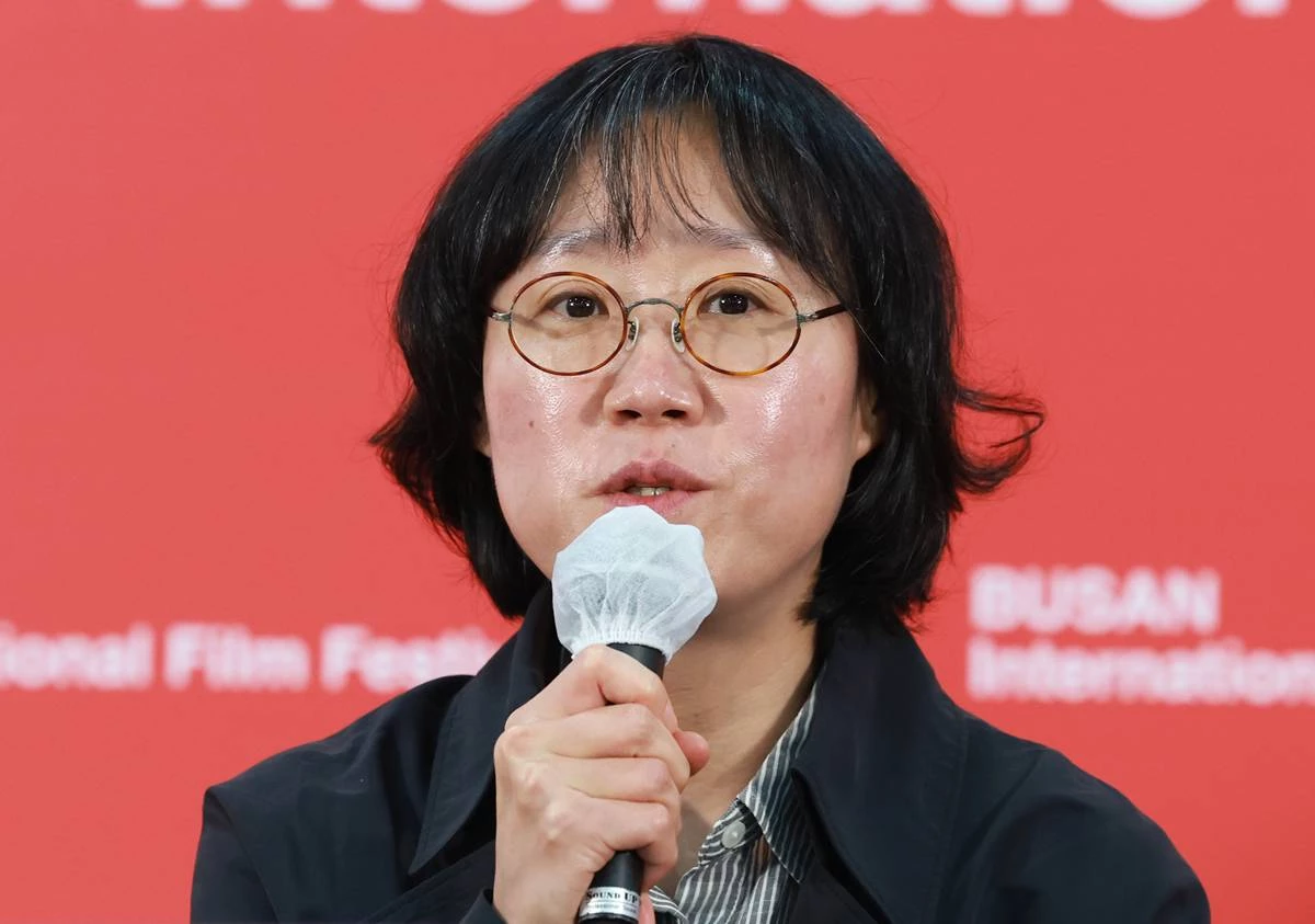 심사위원 정주리 감독이 7일 부산 해운대구 영화의전당 비프힐에서 열린 ‘제31회 부산국제영화제’(BIFF) 경쟁 심사위원 기자회견에 참석해 인사말을 하고 있다 / 뉴스1