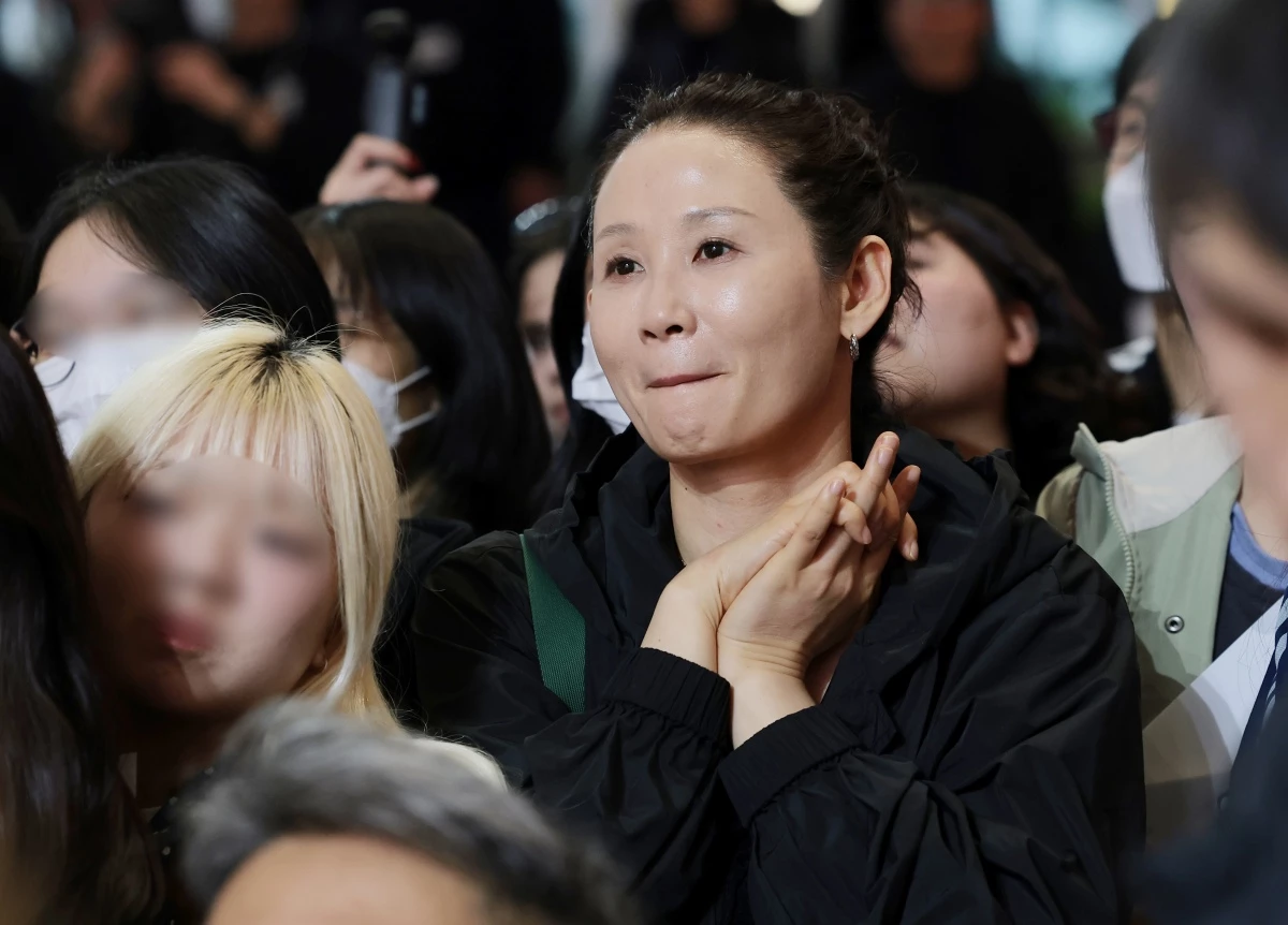 배우 김선영이 지난 4월 서울 영등포구 타임스퀘어에서 열린 영화 ‘악마는 프라다를 입는다 2’(감독 데이빗 프랭클) 레드카펫 행사에 참석해 즐거운 시간을 보내고 있다. / 뉴스1