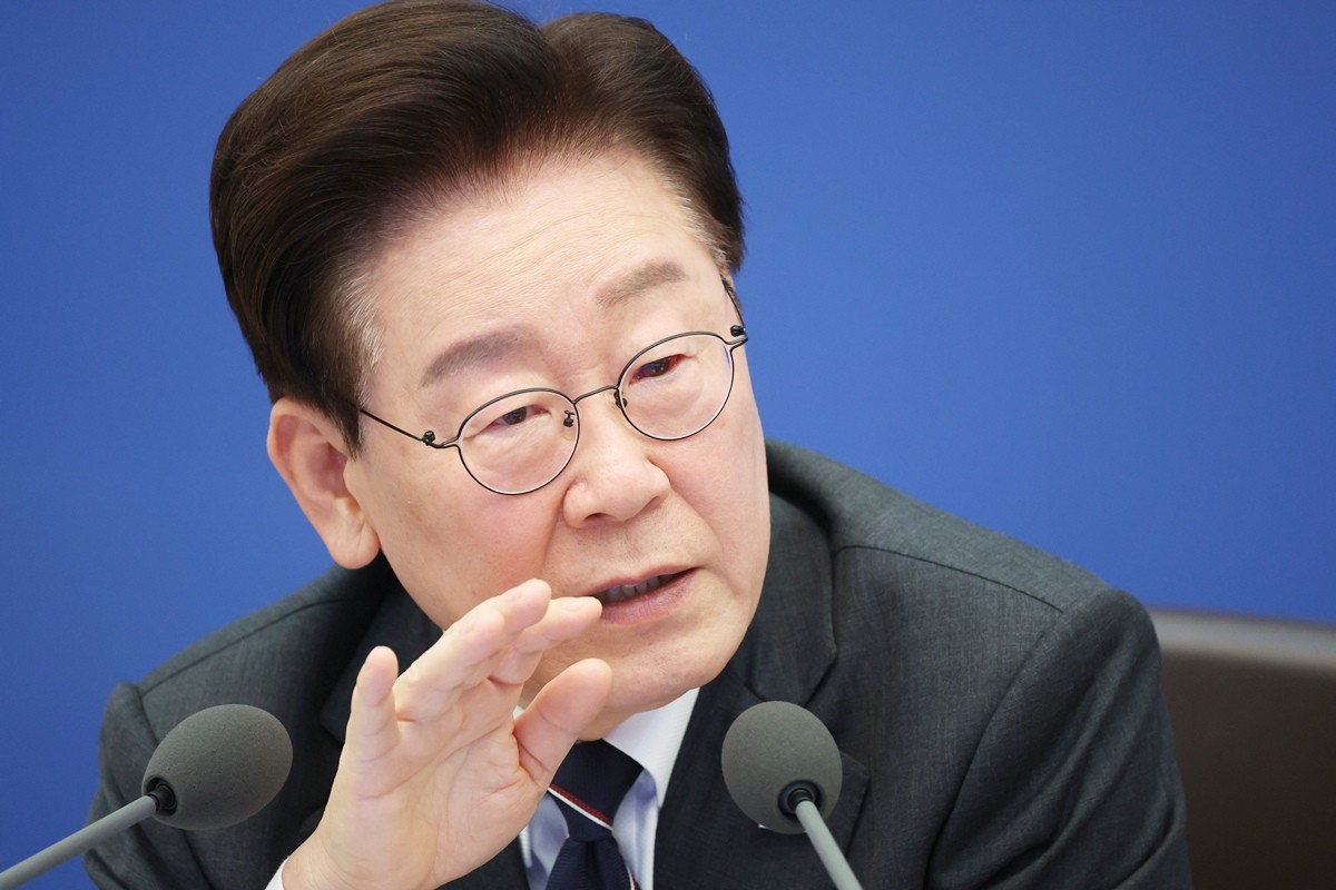 이재명 대통령이 청와대에서 열린 국무회의에서 발언을 하고 있다. 기사 이해를 돕기 위한 자료 사진. 이화영 전 경기도 평화부지사 측이 이재명 대통령을 향해 '더 이상 기다리기는 힘들다'라며 가석방을 요구하고 나섰다고 문화일보가 7일 보도했다. / 뉴스1