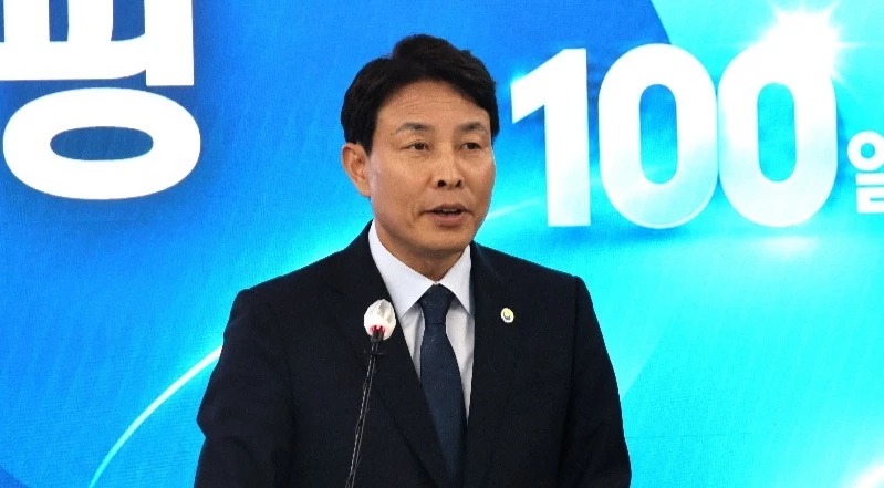 전문학 대전 서구청장이 7일 취임 100일 기자회견에서 민선 9기 주요 성과와 서구형 지역화폐 등 향후 구정 운영 방향을 설명하고 있다./사진=김지연 기자