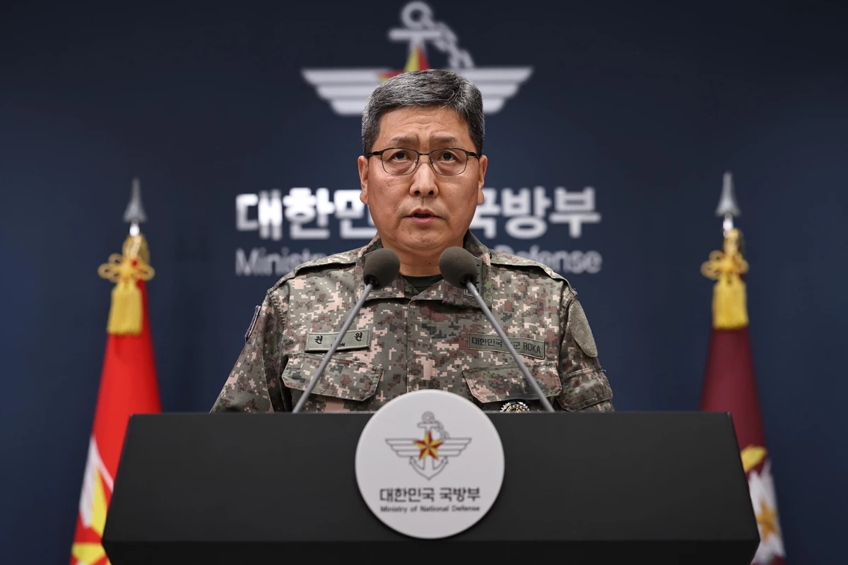 권대원 합동참모본부 차장이 지난 5일 서울 용산구 국방부에서 육군 25사단 비무장지대(DMZ) 지뢰 폭발 상황 관련 최종 조사 결과를 발표하고 있다. / 뉴스1