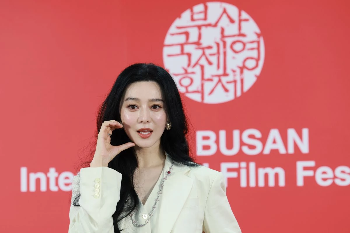 배우 판빙빙이 7일 부산 해운대구 영화의전당 비프힐에서 열린 ‘제31회 부산국제영화제’(BIFF) '미친 노인의 일기' '그녀가 말했다' 기자회견에서 매력을 발산하고 있다.