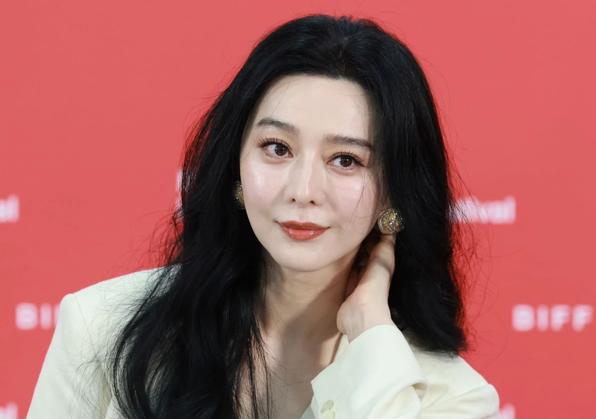 배우 판빙빙이 7일 부산 해운대구 영화의전당 비프힐에서 열린 ‘제31회 부산국제영화제’(BIFF) '미친 노인의 일기' '그녀가 말했다' 기자회견에서 매력을 발산하고 있다.