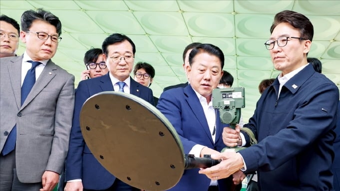 “이건 철책 연결 안 돼 있다”... 전직 4성 장군 김병주의 아슬아슬한 브리핑 논란 폭발