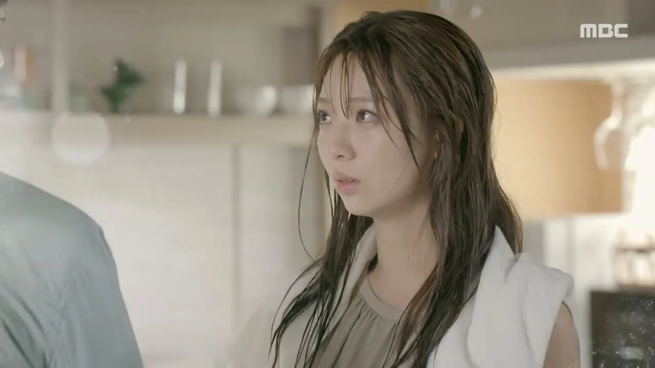 생일 식사 자리에서 터진 돌직구 / 드라마 '가족관계증명서' 영상 화면 (영상=MBCdrama)