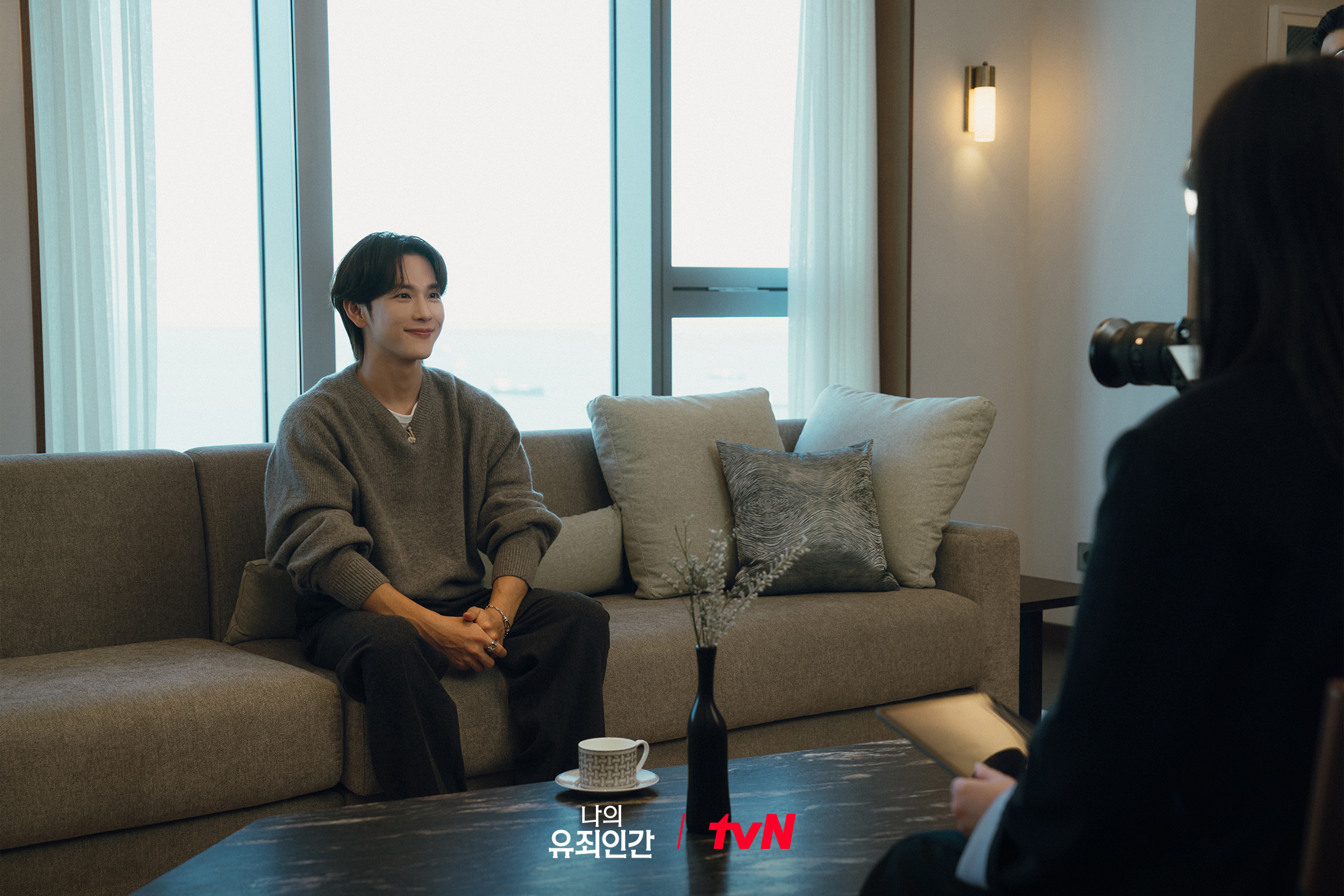 ‘나의 유죄인간’ 김정현, 서늘한 얼굴 벗고 능글 변호사로…180도 달라졌다